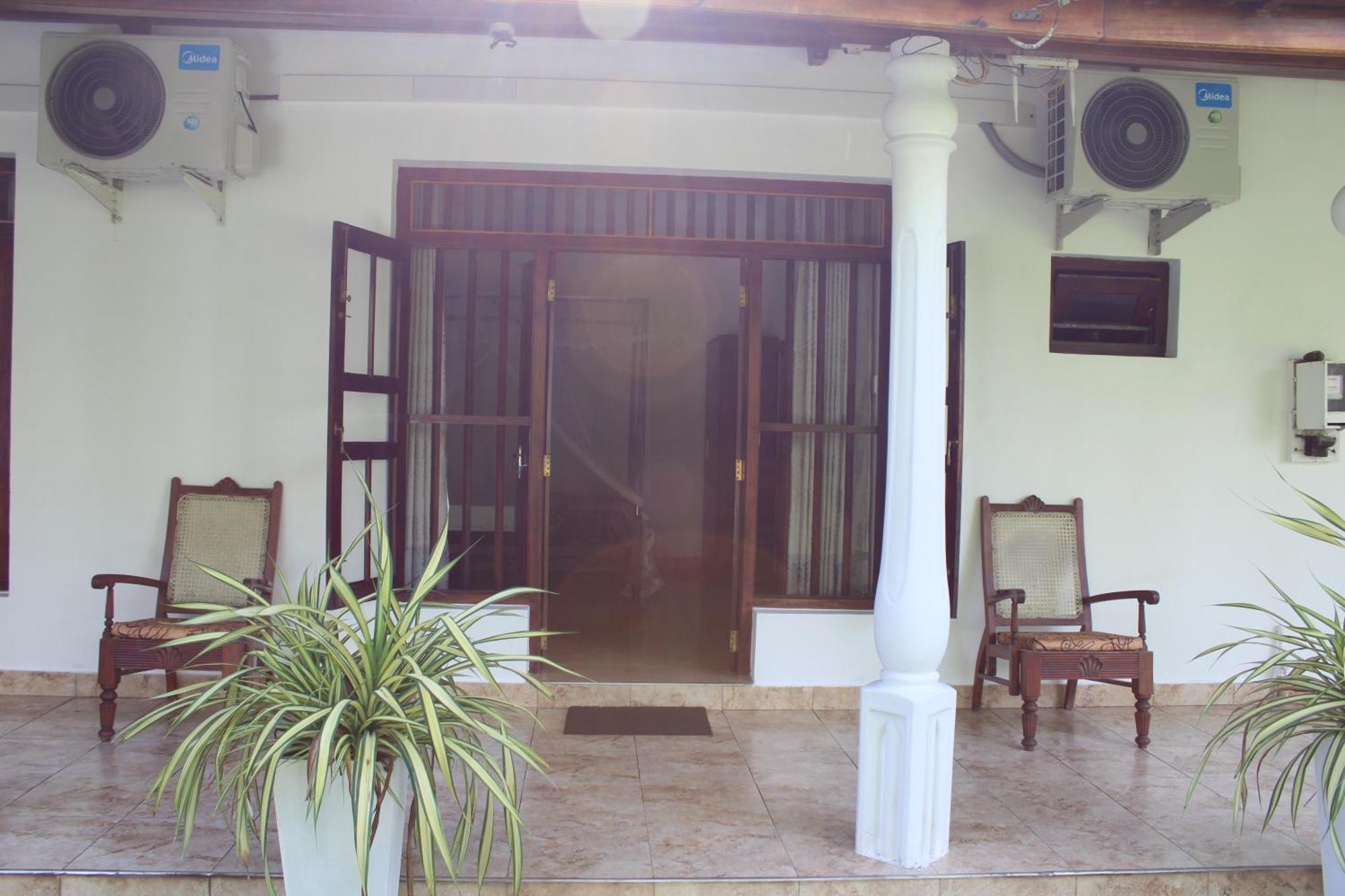 Sun And Surf Rest Hotel Ahangama Kültér fotó