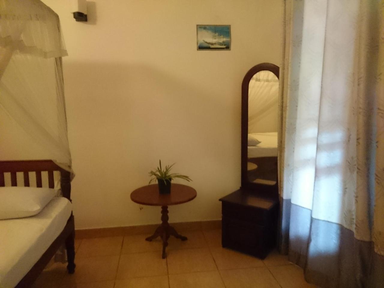 Sun And Surf Rest Hotel Ahangama Kültér fotó