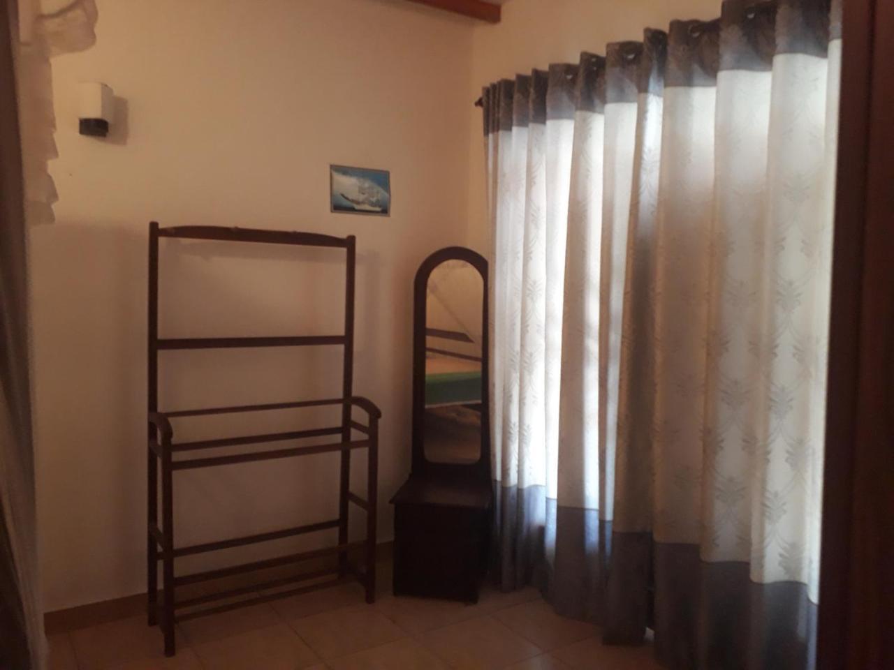 Sun And Surf Rest Hotel Ahangama Kültér fotó