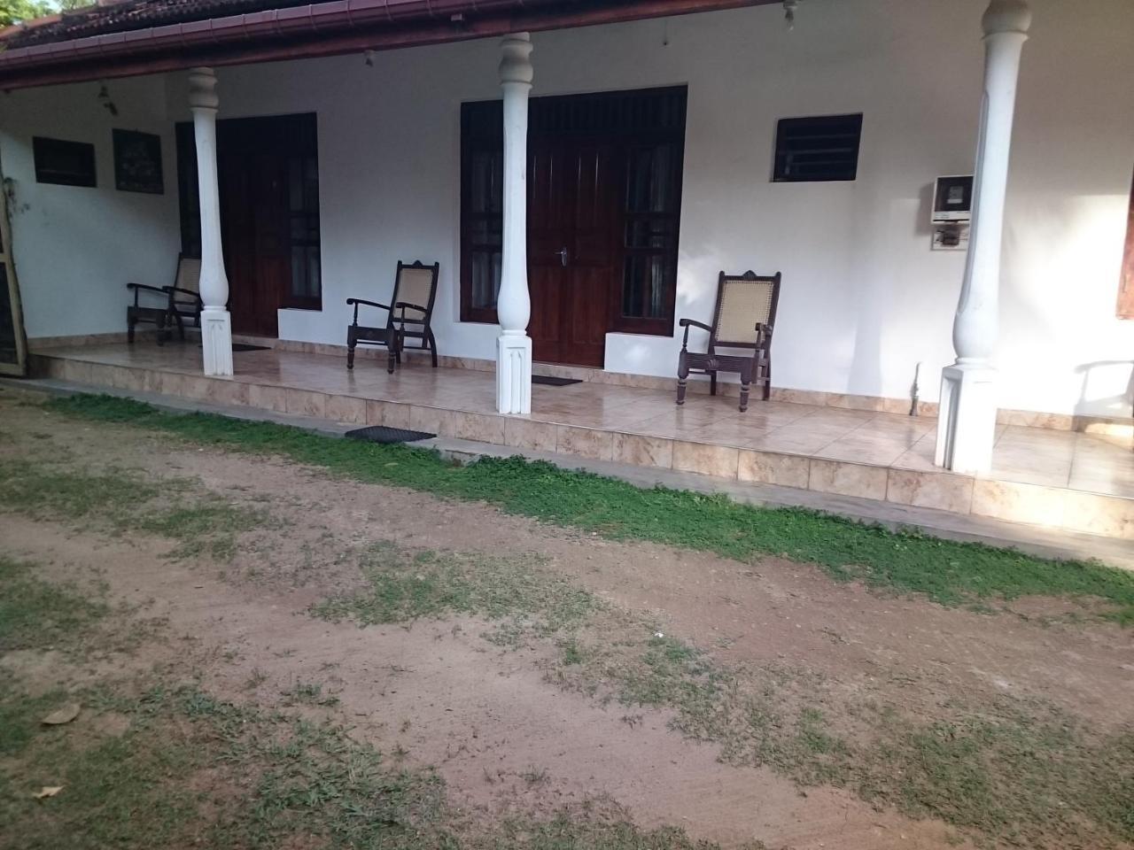 Sun And Surf Rest Hotel Ahangama Kültér fotó
