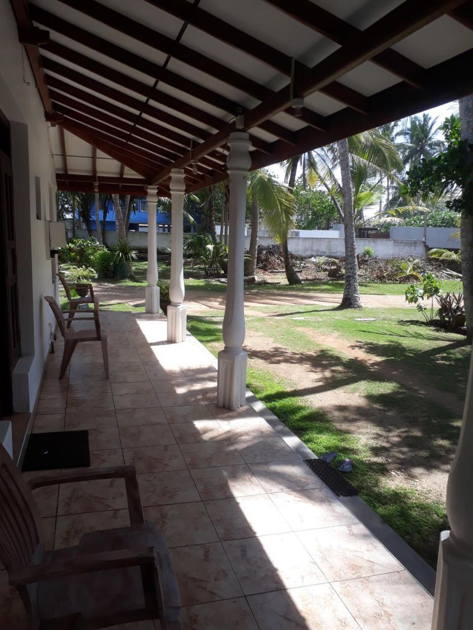 Sun And Surf Rest Hotel Ahangama Kültér fotó
