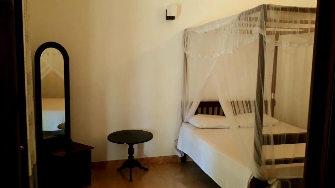 Sun And Surf Rest Hotel Ahangama Kültér fotó