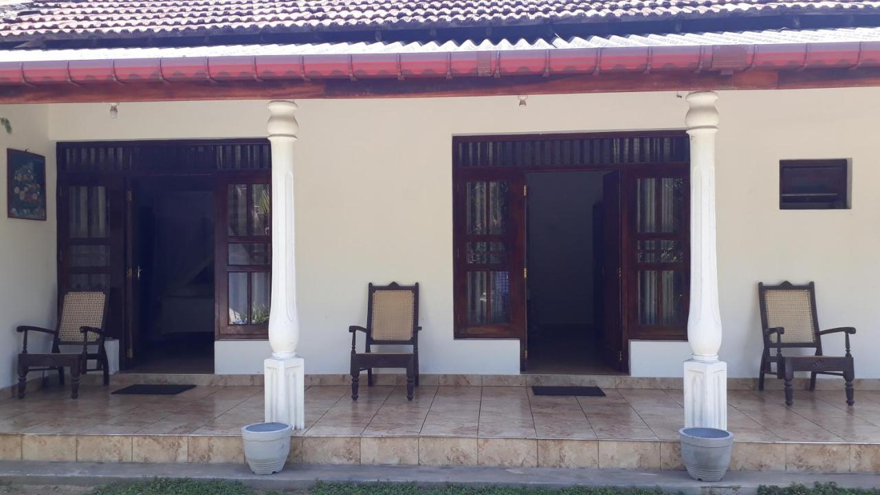 Sun And Surf Rest Hotel Ahangama Kültér fotó